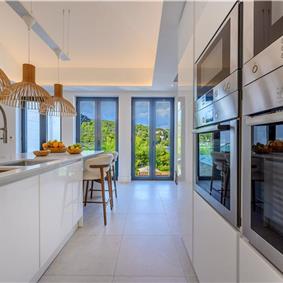 4 Bedroom Villa with Pool, Sumartin, sleeps 8